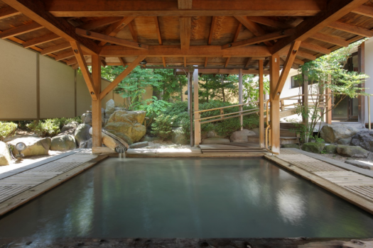 月見の湯　檜露天風呂