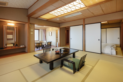 東雲　特別室　2間続き（12.5畳+6畳）低床ベッド2台　展望風呂付【禁煙】