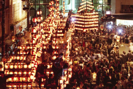 二本松の提灯祭りは第1土曜日～月曜日