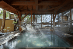 冬の花見の湯　檜露天風呂