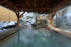冬の月見の湯　檜露天風呂