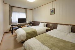 東雲　ビジネスタイプ　お部屋おまかせ　ツイン・８畳和室【禁煙】（眺めは望めません）