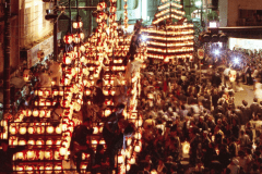 二本松の提灯祭りは第1土曜日～月曜日