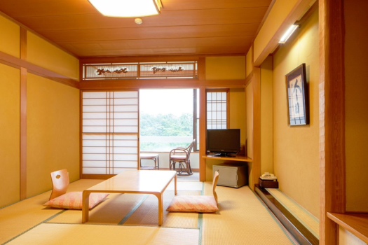【本館】当館スタンダード10畳和室になります。
ホッと一息つける純和室です。