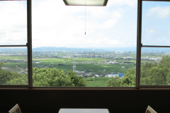 【豊翠閣】12畳和室展望～富山平野から富山湾まで望む大パノラマをお楽しみください。