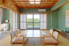 【本館】展望12畳和室(バス付)～富山湾･富山平野が一望できる展望和室になります。