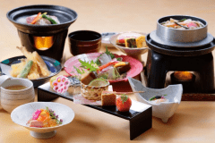 当館スタンダードコース、剱会席の秋冬イメージになります。
富山の絶品秋冬の味覚をお楽しみください。