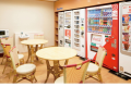 呉羽茶屋【自販機コーナー】お酒・ジュース、おつまみ・お菓子・カップメン・アイスクリームに電子レンジもあります。