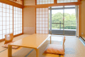 【本館】10畳和室～富山平野・富山湾を一望できる展望和室です。
四季折々の眺望をお楽しみください。