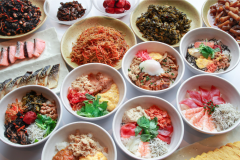 朝食は本館レストラン「かたくり」で朝どん～オリジナルどんぶりを楽しもう～