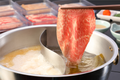 【本館レストラン「かたくり」で牛豚しゃぶしゃぶ】