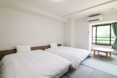 和式標準房內含兩張雙人床 【禁煙】