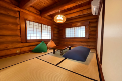 【208】高台の2階建て本格ログハウス（2LDK）（5名定員）