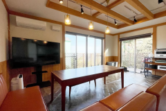 【ペットと泊まれる】温泉付☆ウッドデッキでBBQもOK♪2階建て貸別荘（相模台3-35）