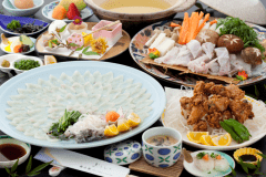 季節限定（１１月～２月）とらふぐコース。ふぐ刺し、ふぐちり、ふぐ唐揚、など