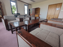 《近江母の郷》上質な備品の小会議室、８名規模のお手軽ミーティングに