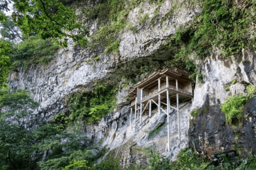 【平日】三朝東郷湖県立自然公園★神と仏が宿る山「秋の三徳山参拝」ご利益プラン