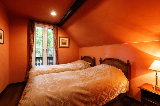 【コテージ】まるで物語の1ページに出てきそうな、クラシカルな空間に心擽られます。