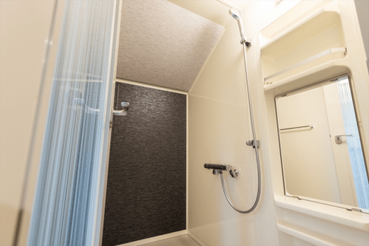 【コテージ】BBQや散策の後に、サッと汗を流せるシャワールーム。