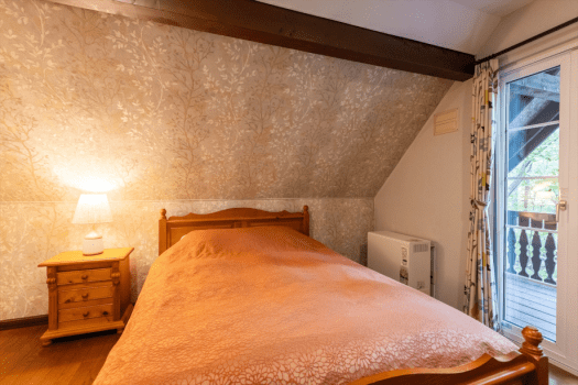 【コテージ(客室2）ダブルルーム】広々ベッドでゆったりと休みたい方へ。