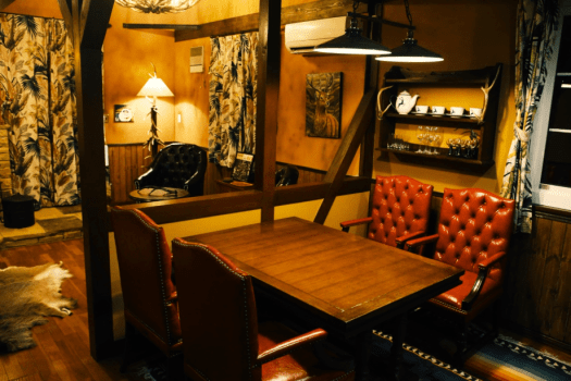 【ディアホーン】パチパチと優しく響く音を感じながら、暖炉の前で過ごす静かな時間。