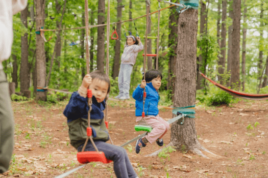 ■お子様ワクワク♪遊具を備えた「こどもの森」