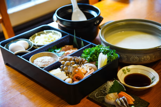 【田舎どりの水炊き】<冬季限定>中札内名産田舎どりを堪能!甘味とコクのあるジューシーな肉質♪ 【田舎どりの水炊き】<冬季限定>中札内名産田舎どりを堪能!甘味とコクのあるジューシーな肉質♪