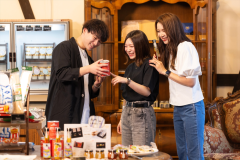 【こりすの庭】北海道ならではのお土産やオリジナルの調味料など、思わず手に取りたくなるアイテムの数々! 【こりすの庭】北海道ならではのお土産やオリジナルの調味料など、思わず手に取りたくなるアイテムの数々!