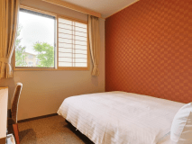 和洋室セミダブル（Sertaダブルベッド仕様）【禁煙】