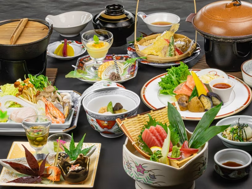 2025年7月8月《お献立の一例》旬の食材を活かした和洋折衷創作会席膳をご用意致しました♪ 2025年7月8月《お献立の一例》旬の食材を活かした和洋折衷創作会席膳をご用意致しました♪