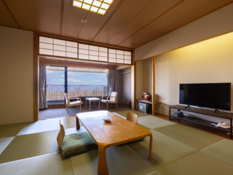 和室（10畳と4.5畳の二間）広縁・トイレ付き