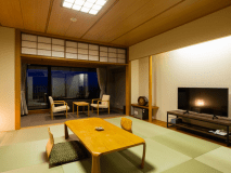 和室（10畳と4.5畳の二間）広縁・トイレ付き