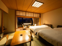 【優待】和室/ベッド（10畳と4.5畳の二間）広縁・トイレ付き