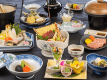 2026年3月4月《お献立の一例》旬と地元の食材を活かした、春を感じられる季節の和洋折衷創作会席膳をご用意致しました♪