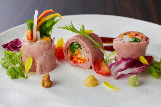 近江牛もも肉カルパッチョ 季節の野菜巻き（イメージ）