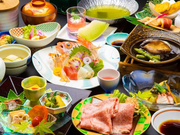 ～地産地消を愉しむ　三河会席～　鮮魚の姿盛や国産牛のしゃぶしゃぶ、鮑の陶板焼きなどの豪華会席