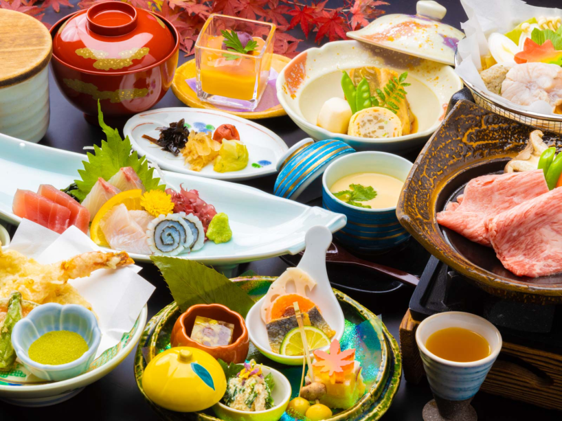 【リーズナブルに夏の温泉旅行を♪】みかわ牛鍋や夏野菜など！家族旅行にもピッタリ◎八百富御膳６～８月