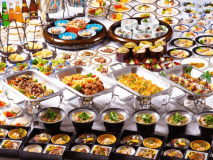 ～お好きな料理をお好きなだけ♪夏のバイキング～　コロナ対策の上、ご利用頂いております。