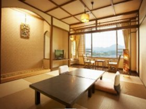 阿賀野川の見える１０帖（バス・トイレ付）　４Ｆ和ジアンタイプ