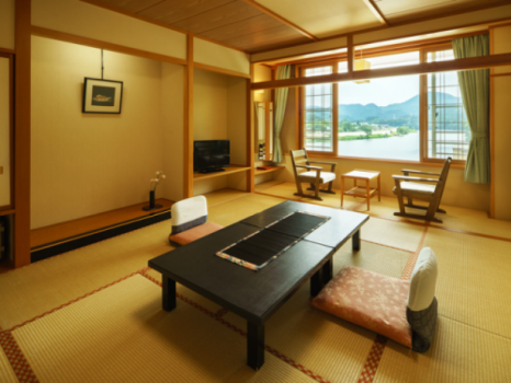 阿賀野川の見える１０帖（バス・トイレ付）　４Ｆ数寄屋風タイプ