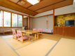 阿賀野川の見える角部屋１４帖（バス・トイレ付）