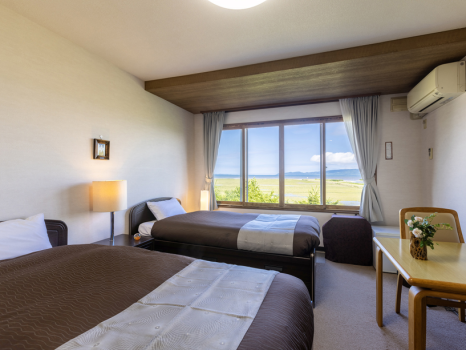 能取湖側のお部屋からは景色をお楽しみいただけます