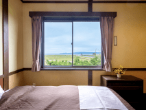 能取湖側のお部屋からは景色をお楽しみいただけます