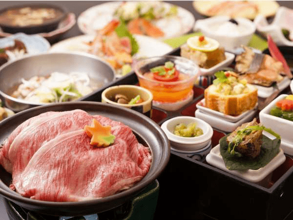 たくさんの方に喜ばれている【山形牛すきやき】と調理長お勧めの和風創作会席膳例