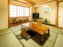 温泉旅館の魅力のひとつである和室で、ごゆるりとお寛ぎください。