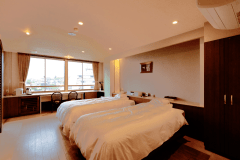 【洋室ツイン】洗練された絶景空間／マッサージチェア付