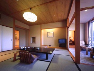 【４名以上がお得！期間限定ご家族プラン】スタンダード和洋室または富士山側特別和洋室ご用意♪家族みんなで一緒に泊まろう！