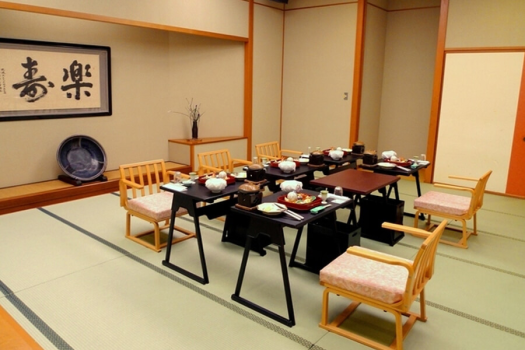 【個室会食場＆特別会席「花あかり」】家族の笑顔に囲まれ温泉に集う♪人生で特別な日だからこそ湯旅で…「長寿のお祝い旅プラン」