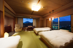 710号室 マッサージチェア付き寛ぎ空間・富士山側 和ベッドタイプ【禁煙・天窓の庵 ぐんじょうの空】