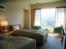 606号室・706号室・806号室 窓が大きく明るいツインルーム・禁煙 【ツイン・禁煙】